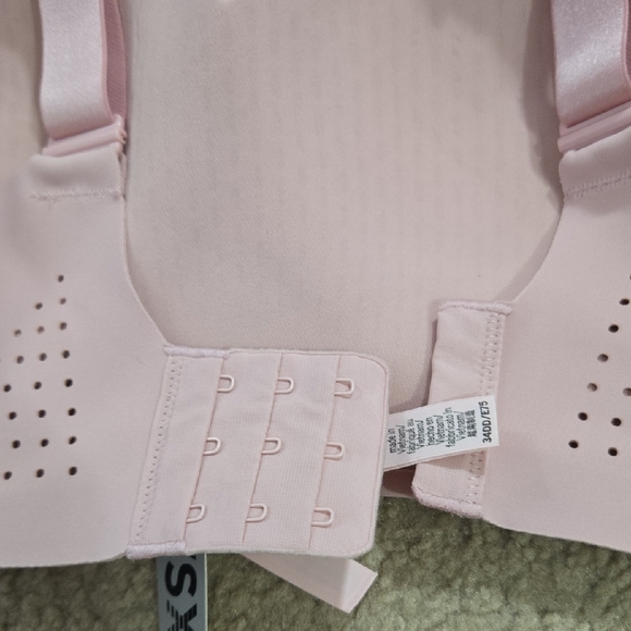 VSX Featherweight Max™ Sports Bra - Picture 10 of 11